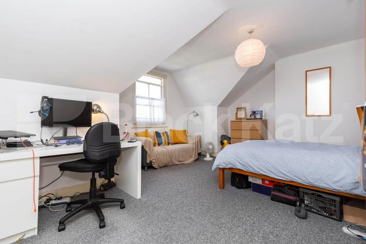 whole house with 2 receptions and 6 large bedrooms  Burgoyne Road, Harringay - Hornsey 